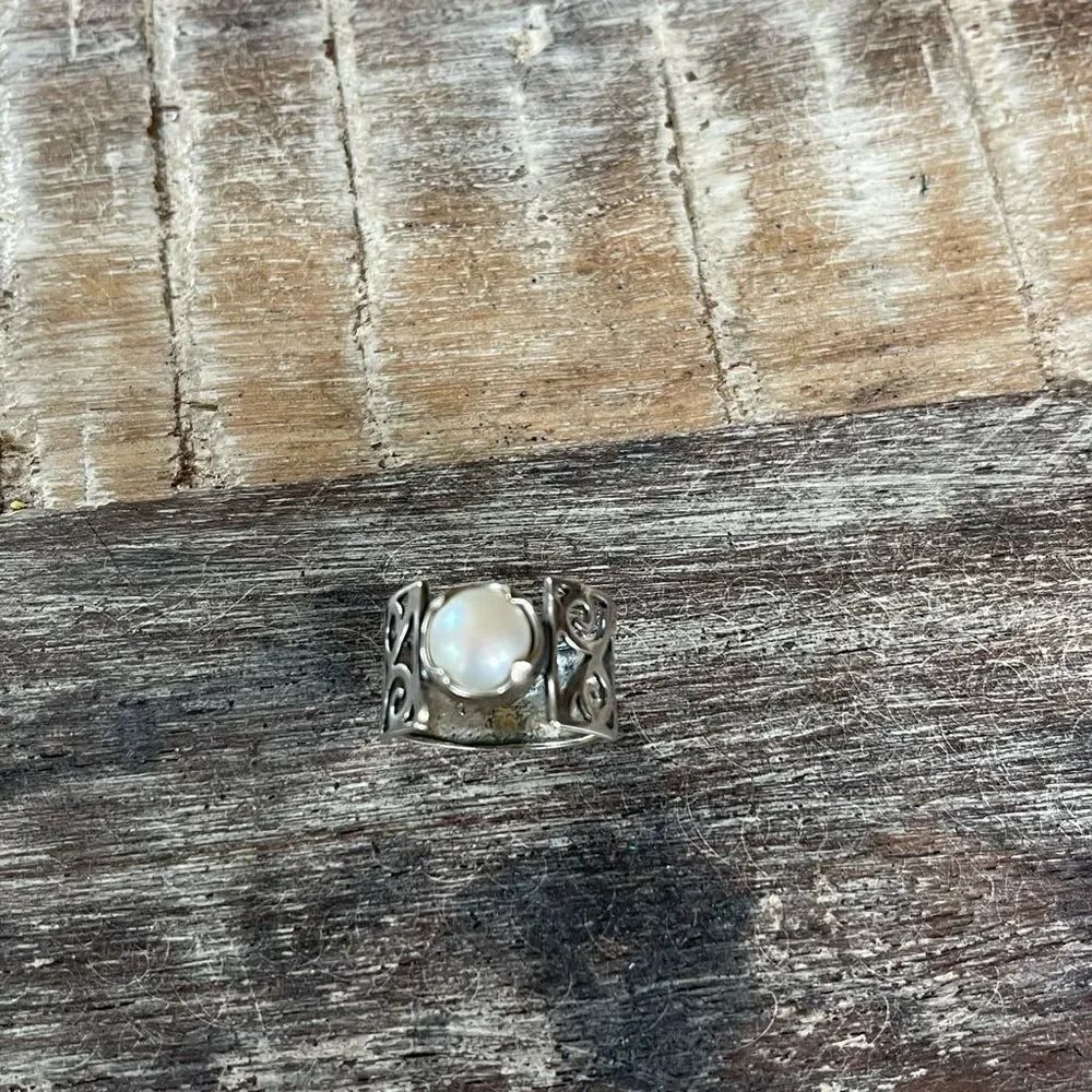 Pearl and swirl Sterling Silver Ring